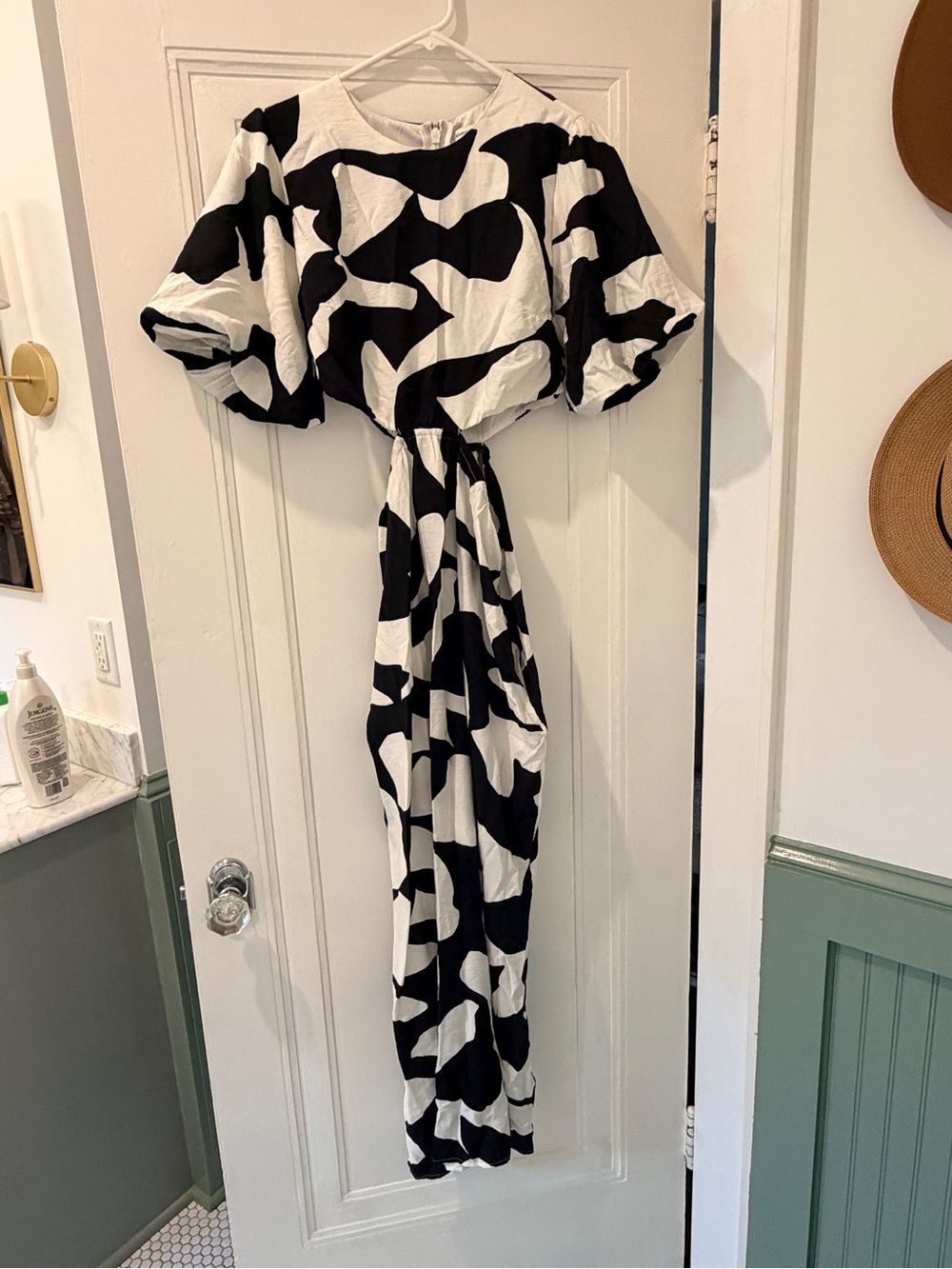 NWT Abercrombie & Fitch Short-Sleeve Cutout Maxi Dress Black White Medium - Picture 2 of 6
